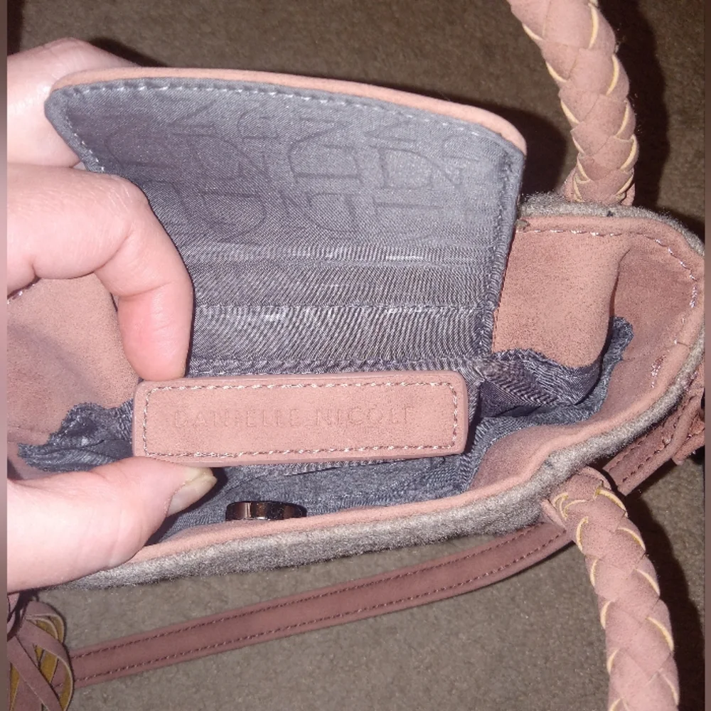 NEW Cute DANIELLE NICOLE Crossbody Bag w/Tassel - Picture 13 of 13